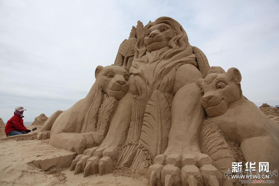 山東威海:百座藝術(shù)沙雕亮相海灘迎“五一” 圖 #(文化)(1)山東威海:百座藝術(shù)沙雕亮相海灘迎“五一”