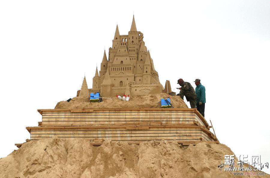 山東威海:百座藝術(shù)沙雕亮相海灘迎“五一” 圖 #(文化)(2)山東威海:百座藝術(shù)沙雕亮相海灘迎“五一”