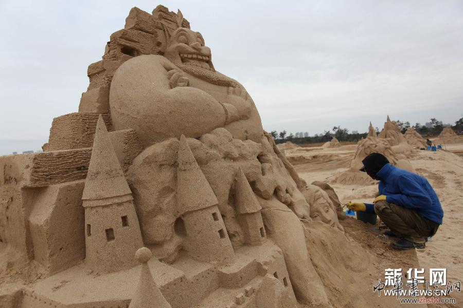 山東威海:百座藝術(shù)沙雕亮相海灘迎“五一” 圖 #(文化)(6)山東威海:百座藝術(shù)沙雕亮相海灘迎“五一”