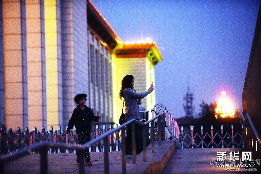 （文化）（4）中國國家博物館首次開設(shè)晚間專場