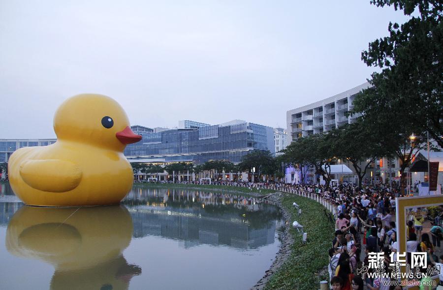 “大黃鴨”“游”到越南胡志明市 圖 (晚報)(1)“大黃鴨”“游”到越南胡志明市