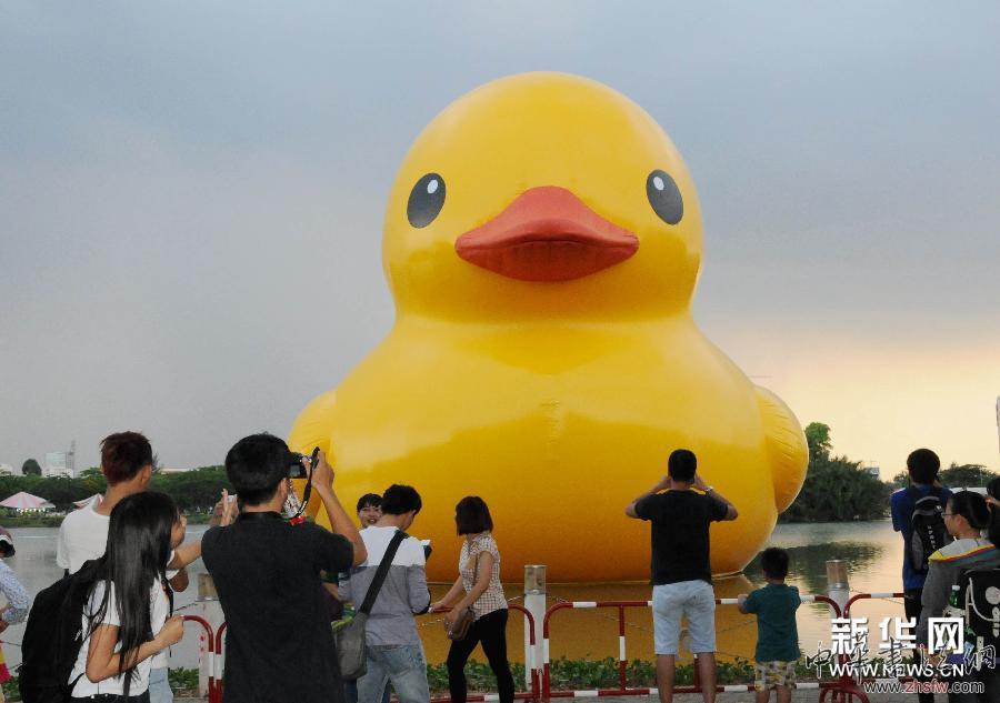 （晚報(bào)）（2）&ldquo;大黃鴨&rdquo;&ldquo;游&rdquo;到越南胡志明市