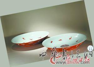 清雍正 珊瑚紅地洋彩百蝠捧壽大盤 （一對）