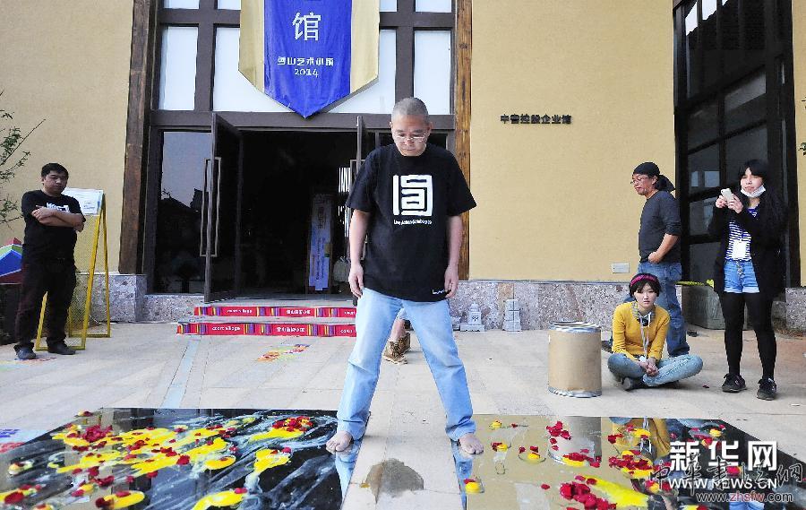 COART亞洲青年藝術(shù)現(xiàn)場:行為藝術(shù)展 圖 (晚報(bào))(3)COART亞洲青年藝術(shù)現(xiàn)場:行為藝術(shù)展