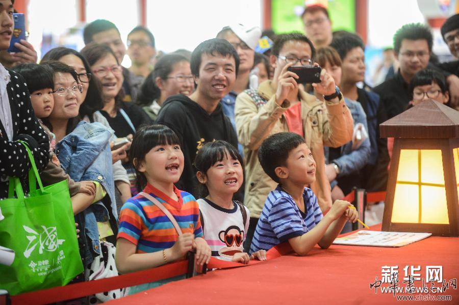 第十屆中國(guó)國(guó)際動(dòng)漫節(jié)在杭州開(kāi)幕 圖 (文化)(4)第十屆中國(guó)國(guó)際動(dòng)漫節(jié)在杭州開(kāi)幕