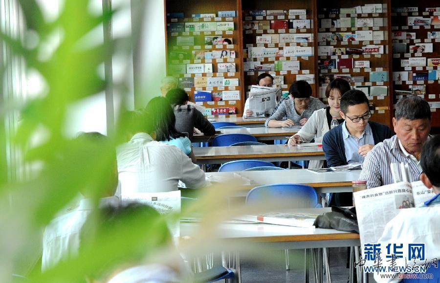 #（社會(huì)）（1）小長(zhǎng)假里覓書(shū)香