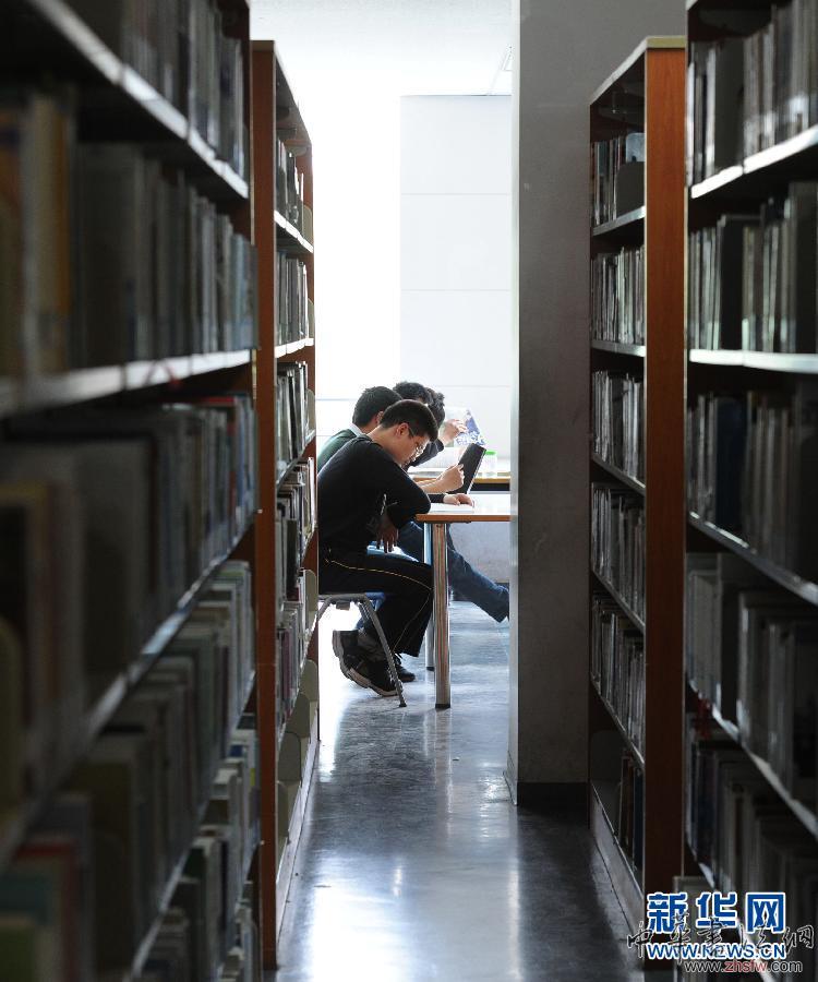 #（社會）（2）小長假里覓書香