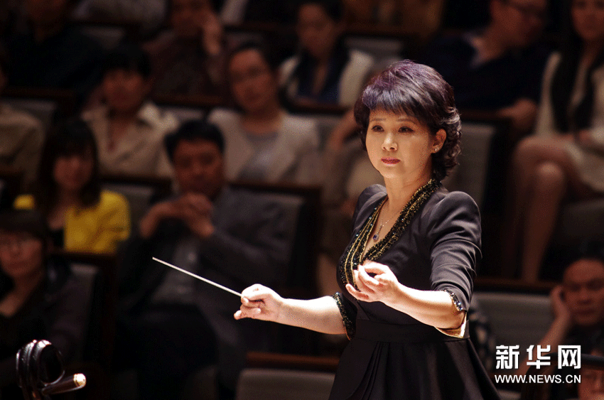 一聲已動(dòng)物皆靜、四座無言星欲稀--走近《“錦城絲管”大型民族交響音樂會(huì)》指揮丁曉燕