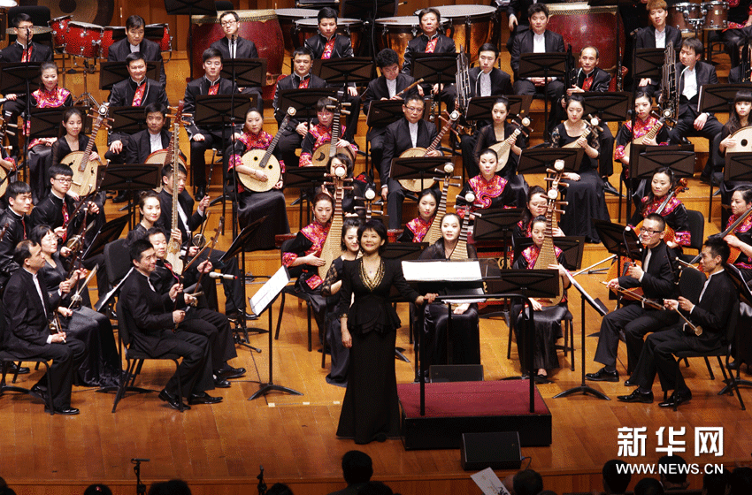 一聲已動物皆靜、四座無言星欲稀--走近《“錦城絲管”大型民族交響音樂會》指揮丁曉燕