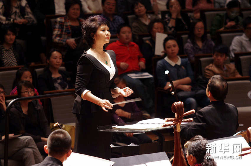 一聲已動(dòng)物皆靜、四座無言星欲稀--走近《“錦城絲管”大型民族交響音樂會(huì)》指揮丁曉燕