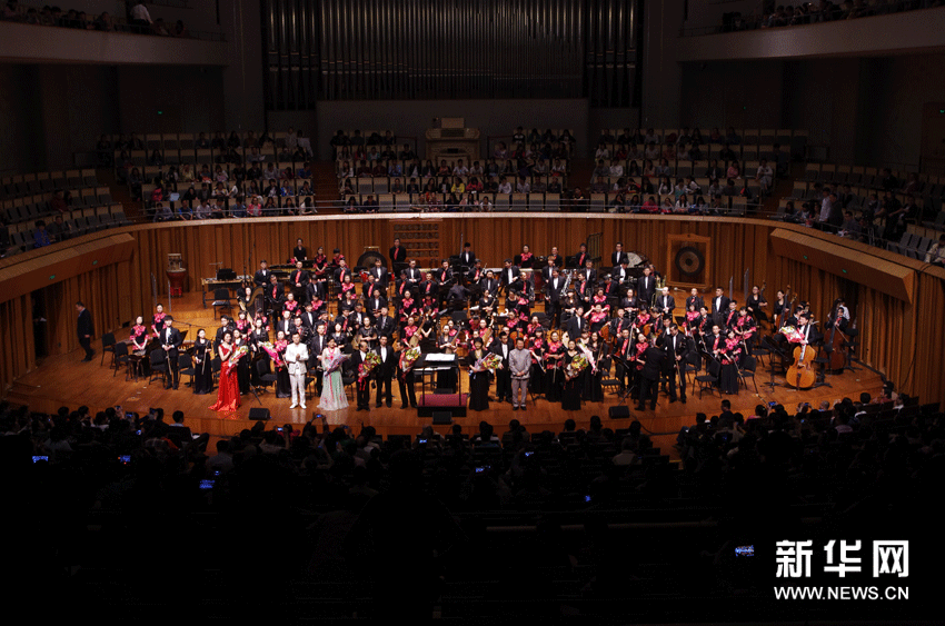 一聲已動物皆靜、四座無言星欲稀--走近《“錦城絲管”大型民族交響音樂會》指揮丁曉燕