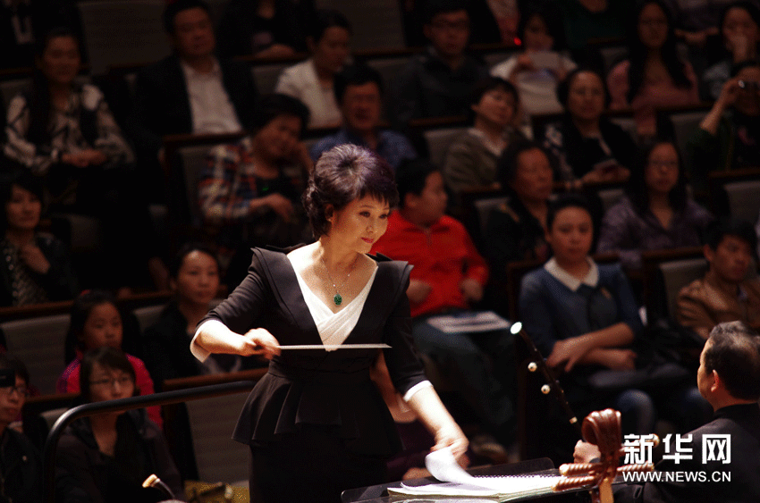 一聲已動(dòng)物皆靜、四座無言星欲稀--走近《“錦城絲管”大型民族交響音樂會(huì)》指揮丁曉燕