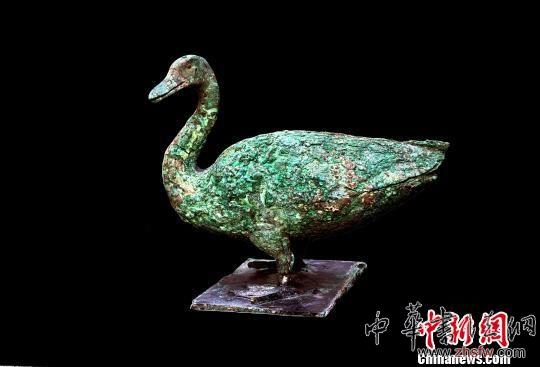 圖為青銅鳧雁?！∏厥蓟实哿瓴┪镌骸z