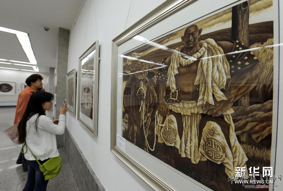 內(nèi)蒙古舉辦《畫說草原》全區(qū)版畫名家邀請展 圖 (晚報)內(nèi)蒙古舉辦《畫說草原》全區(qū)版畫名家邀請展