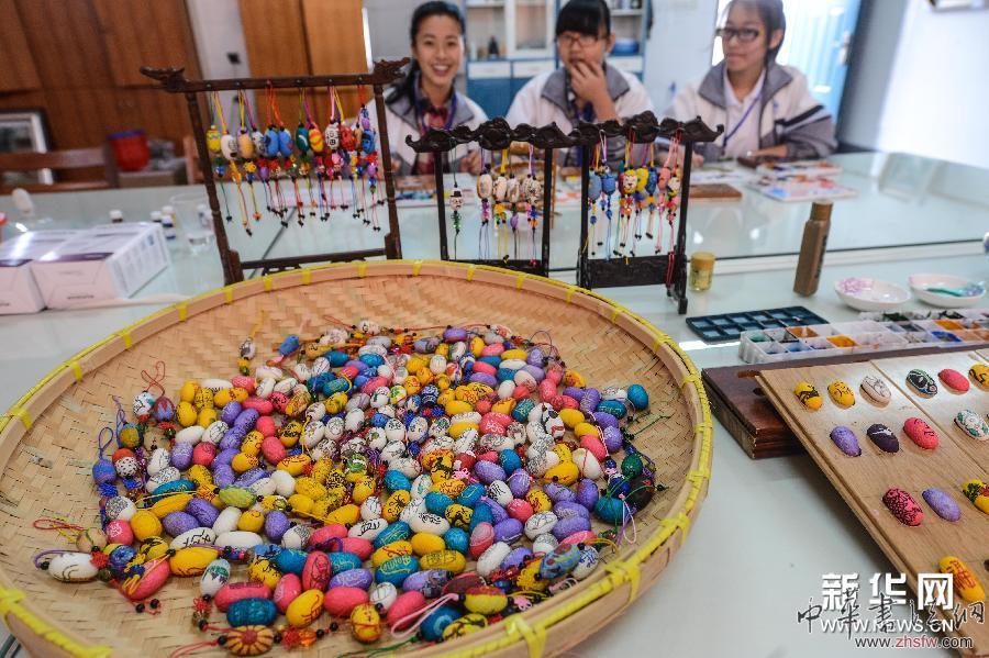 “江南繭畫”展現水鄉(xiāng)風情 組圖 (文化)(4)“江南繭畫”展現水鄉(xiāng)風情