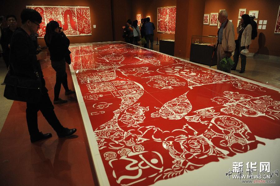 （晚報）（1）大河之魂&mdash;&mdash;高鳳蓮三代剪紙藝術(shù)展在京亮相