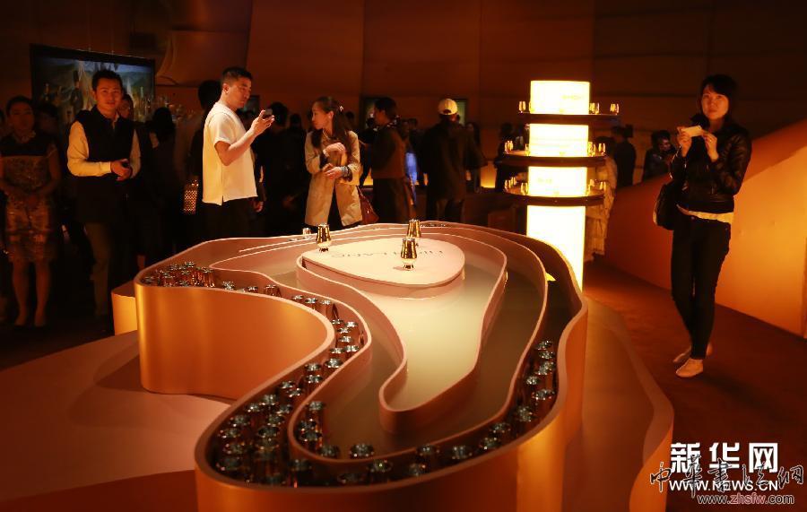 （新華網(wǎng)）（1）&ldquo;尊尼獲加尊邸永遠(yuǎn)向前感官藝術(shù)展&rdquo;在北京開幕