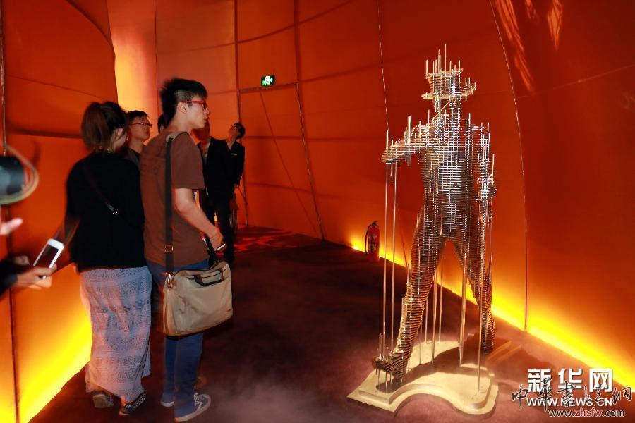（新華網(wǎng)）（2）&ldquo;尊尼獲加尊邸永遠(yuǎn)向前感官藝術(shù)展&rdquo;在北京開幕