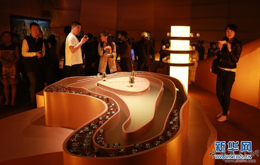 “尊尼獲加尊邸永遠(yuǎn)向前感官藝術(shù)展”北京開幕 (新華網(wǎng))(1)“尊尼獲加尊邸永遠(yuǎn)向前感官藝術(shù)展”在北京開幕