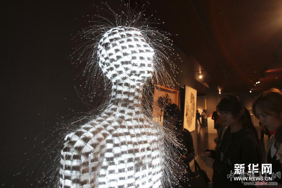 #（晚報(bào)）（1）國家大劇院舉行中國當(dāng)代工藝美術(shù)優(yōu)秀作品展