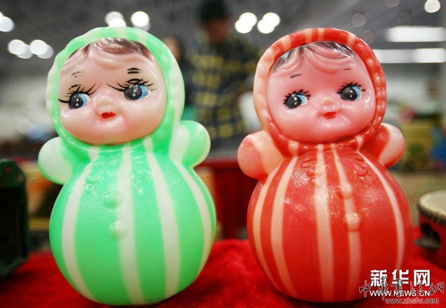 5月10日在展覽上拍攝的老式玩具娃娃。