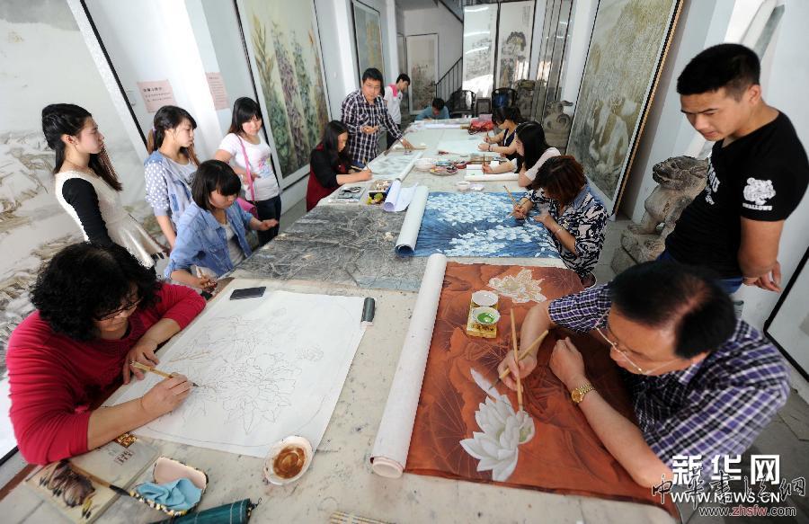 （文化）（1）一個(gè)村莊的藝術(shù)夢(mèng)