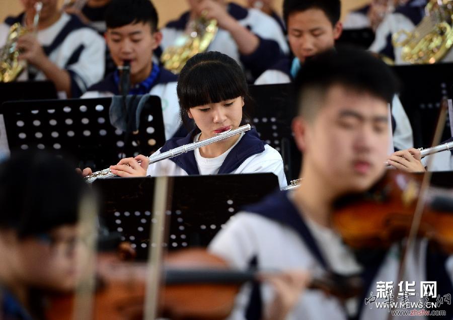 （社會(huì)）（2）蘭州：歸國(guó)演奏家啟動(dòng)高雅藝術(shù)進(jìn)校園