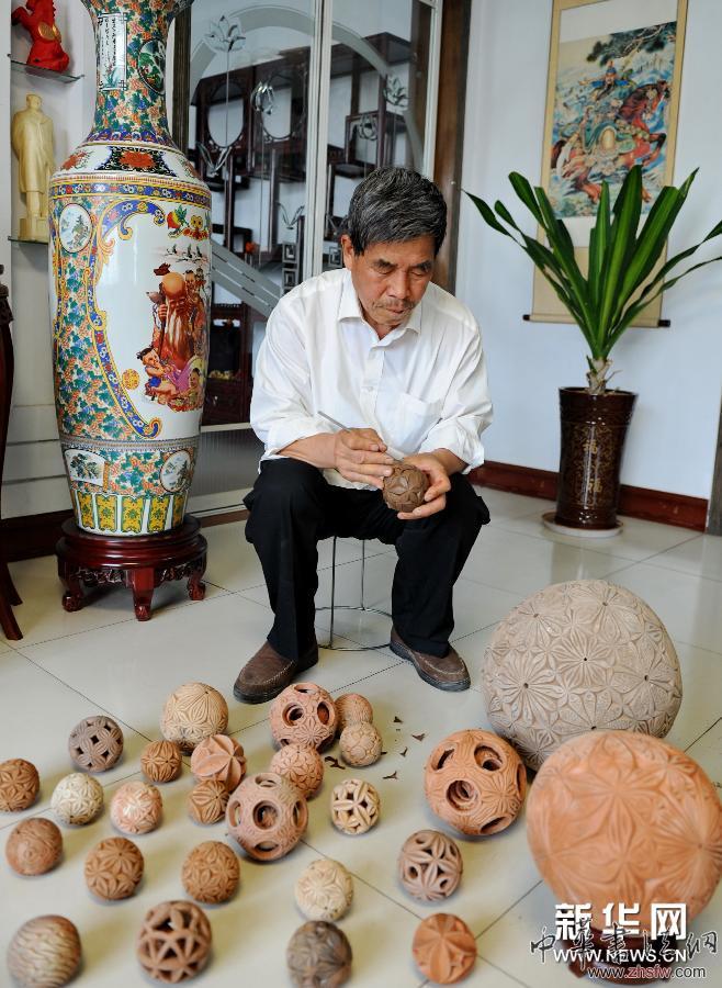 玩轉(zhuǎn)泥巴成“絕活” 圖 (晚報(bào))(1)玩轉(zhuǎn)泥巴成“絕活”