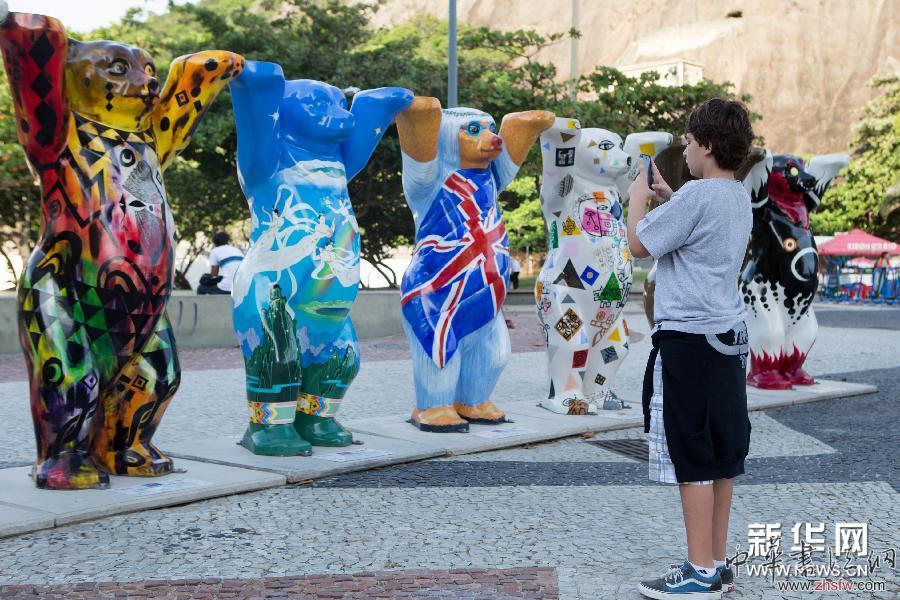 科帕海灘“熊”出沒 組圖 (國際)(3)科帕海灘“熊”出沒