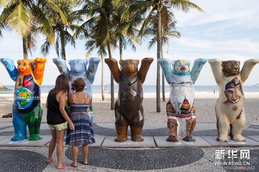 科帕海灘“熊”出沒 組圖 (國(guó)際)(2)科帕海灘“熊”出沒