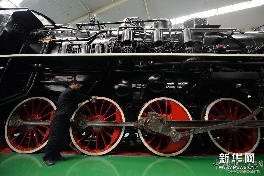 清潔館藏陳列 迎接世界博物館日 組圖 (社會(huì))(1)清潔館藏陳列 迎接世界博物館日