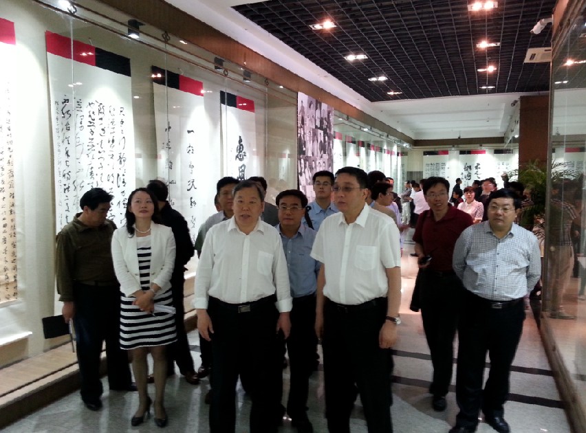 著名書法家書寫正義全國巡展在煙臺舉行