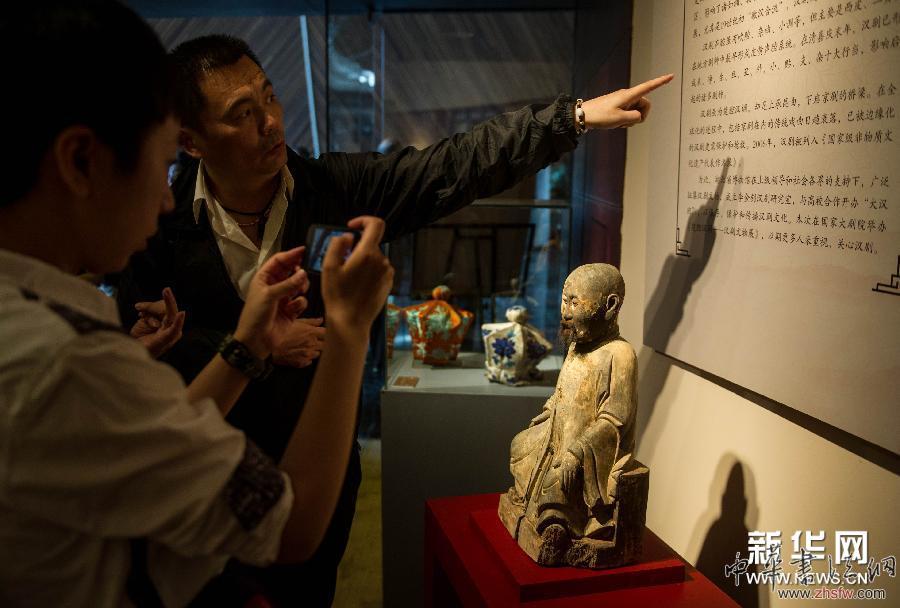 “漢劇文物展”亮相國家大劇院 組圖 (文化)(2)“漢劇文物展”亮相國家大劇院