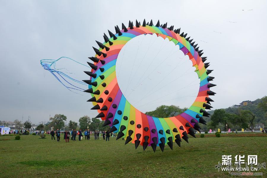 #（晚報）（4）吉林舉辦風箏文化藝術(shù)節(jié) 五百風箏大比拼