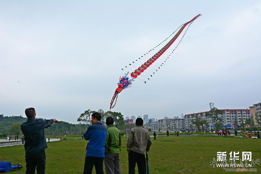 吉林舉辦風箏文化藝術節(jié) 五百風箏大比拼 圖 #(晚報)(3)吉林舉辦風箏文化藝術節(jié) 五百風箏大比拼