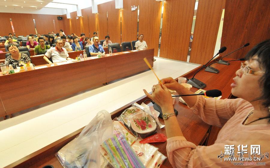 福建舉行閩臺殘障人士職業(yè)技能技藝展示交流 組圖 (社會)(2)福建舉行閩臺殘障人士職業(yè)技能技藝展示交流