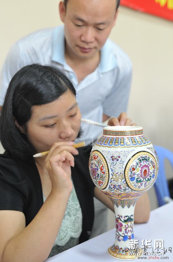 福建舉行閩臺殘障人士職業(yè)技能技藝展示交流 組圖 (社會)(1)福建舉行閩臺殘障人士職業(yè)技能技藝展示交流