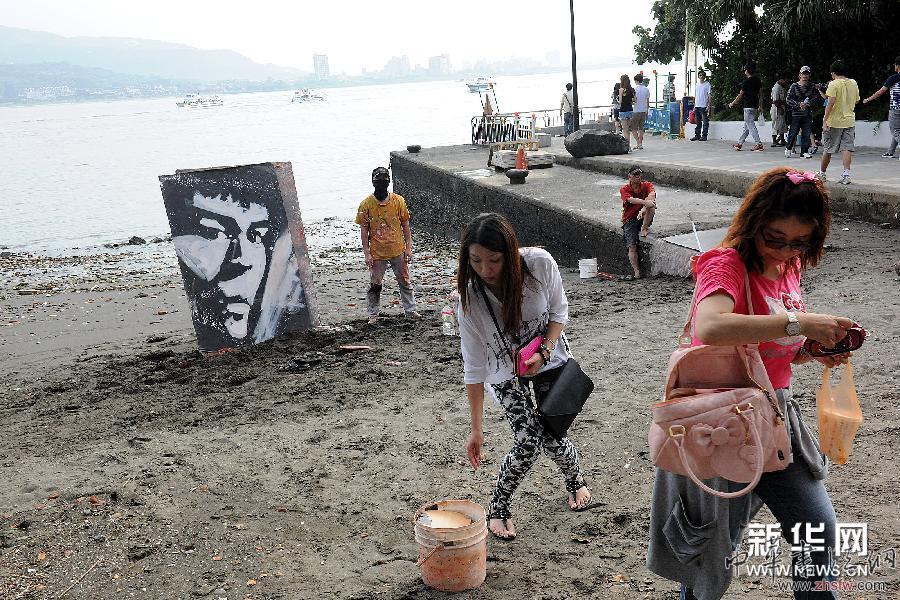 （新華網(wǎng)）（3）淡水河畔老梁和小梁的藝術(shù)生活