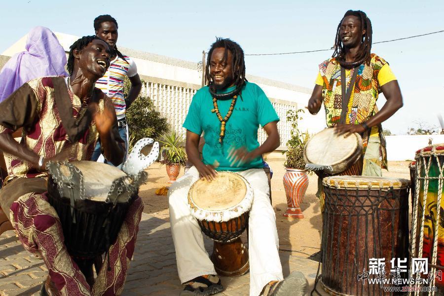 第六屆非洲民族傳統(tǒng)藝術(shù)節(jié)在塞內(nèi)加爾開幕 圖 (國際)(2)第六屆非洲民族傳統(tǒng)藝術(shù)節(jié)在塞內(nèi)加爾開幕