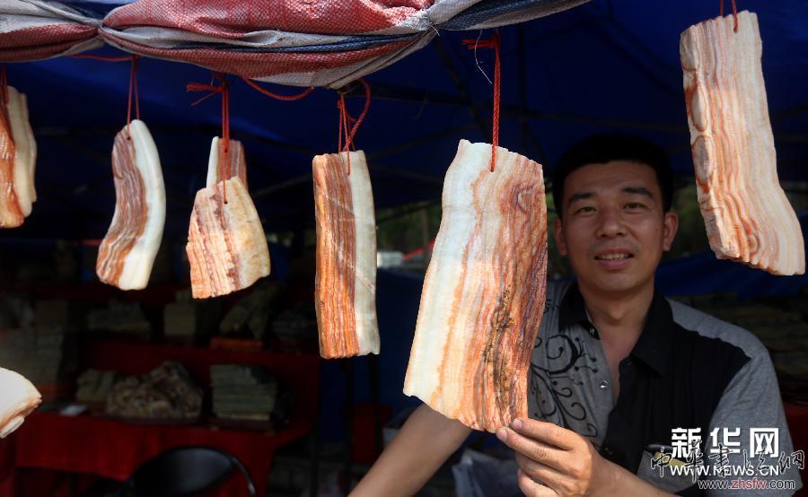 （晚報(bào)）（1）特色石頭亮相中國(guó)（沈陽(yáng)）古玩藝術(shù)品博覽會(huì)