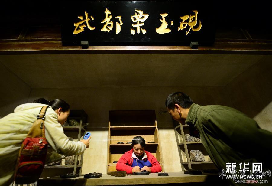 甘肅武都:時(shí)空交匯展現(xiàn)非遺文化 組圖 (晚報(bào))(2)甘肅武都:時(shí)空交匯展現(xiàn)非遺文化