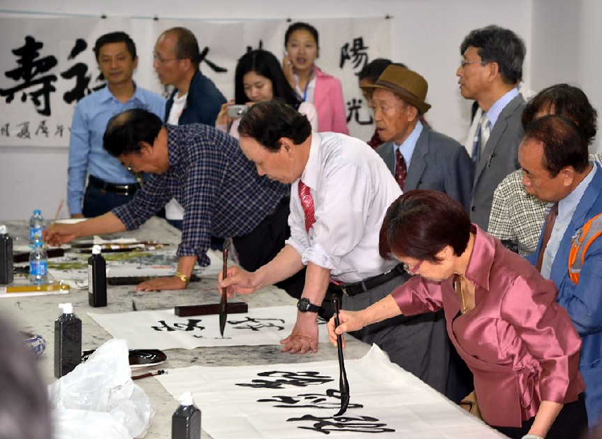 駿馬奔騰中國夢·第21回書畫名家作品國際聯(lián)展在京舉行