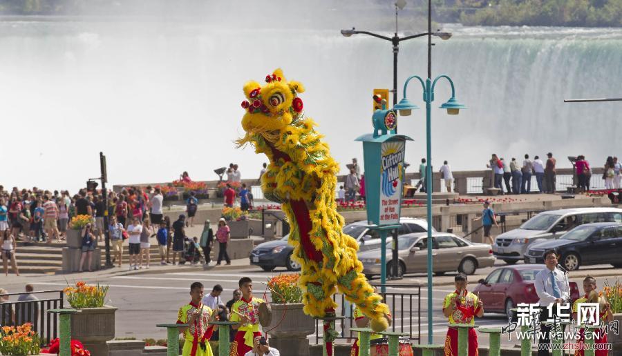 （國(guó)際）（1）中國(guó)舞獅亮相尼亞加拉瀑布