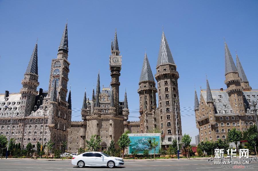 #（晚報）（1）石家莊一高校建筑酷似《哈利波特》魔法學校引網(wǎng)絡熱議