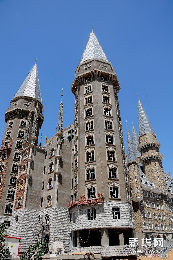 #（晚報）（3）石家莊一高校建筑酷似《哈利波特》魔法學校引網(wǎng)絡熱議