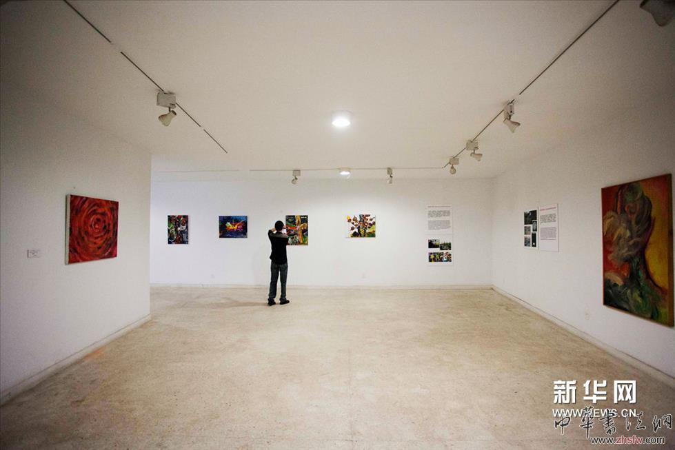     靈魂之軀——藝術家尋魂之旅南京站藥藝術館展廳。
    當下藝術家介入靈魂主題的關注與操作，實際上直接在觀念上對中國當代藝術價值潰敗的系統(tǒng)進行新的引導。同樣亦可以回答藝術還可以直指人心的力量。從某種程度上看，“靈魂之軀--藝術家的尋魂之旅”展覽，既是對現(xiàn)有藝術游戲規(guī)則和制度的一次極為有效的顛覆，又是當代藝術所承載的時代內(nèi)容與價值生成需求。