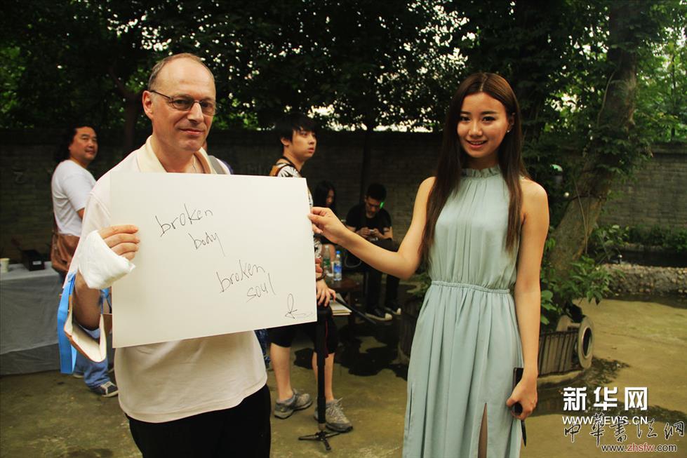     本次“靈魂之軀——藝術(shù)家的尋魂之旅”是一次藝術(shù)家通過各自的作品“求真”的狀態(tài)。正如藥藝術(shù)館館長黃藥所思考的，本次“靈魂之軀--藝術(shù)家的尋魂之旅”的藝術(shù)家都是以自身的特殊人生經(jīng)歷和自我思考方式及對藝術(shù)探索與求真的率性，長期堅持挖掘內(nèi)心深處的真實本我，以自身的內(nèi)心體驗和感受我行我素的獨立前行。這部分藝術(shù)家是藝術(shù)創(chuàng)造的源動力系統(tǒng)，只是今天的功利化的社會討論得太少。這撥藝術(shù)家發(fā)起針對性很明確的“靈魂之軀——藝術(shù)家的尋魂之旅”，實際上更多的觸碰中國社會無法解開的精神系統(tǒng)“硬傷”，實際上是一次突破之舉。他們只是憑借一身之軀體，通過藝術(shù)的方式來喚醒藝術(shù)界新的行動力量，最終轉(zhuǎn)化成為覺醒的力量。