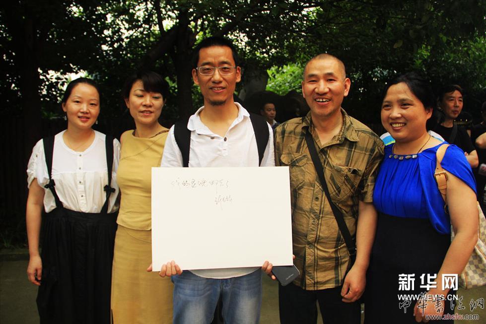 靈魂之軀——藝術家尋魂之旅展覽南京站“靈魂是什么”現(xiàn)場互動。