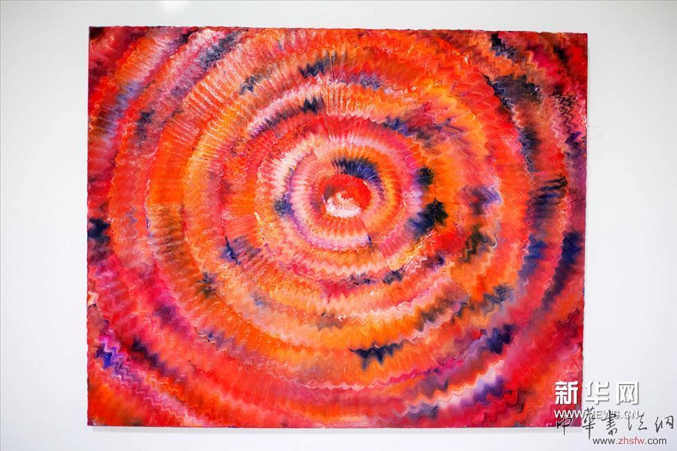     靈魂之軀——藝術(shù)家的尋魂之旅展覽南京站郭海平油畫作品。
    郭海平現(xiàn)場互動的作品：以自制的旗子降半旗的方式，“為死去靈魂的人降半旗”，是一次反物質(zhì)寓意的“降旗”，把人們心中那種充滿物質(zhì)、名利交織的欲望降低下來，向大地低頭，傾聽大自然的聲音，以尋求當(dāng)下社會的精神進化。