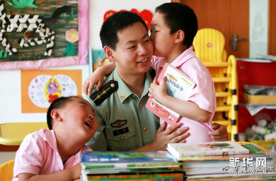 （社會）大手拉小手 共繪&ldquo;中國夢&rdquo;